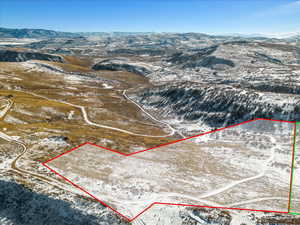 Aerial view of property's location featuring property boundaries highlighted and mountains