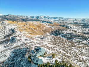 Snowy aerial view with a mountain view