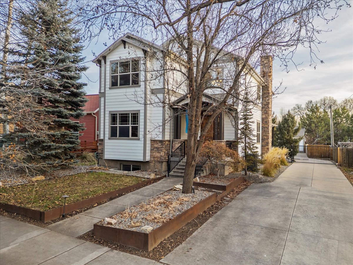 Luxury Urban 2 Story with off-street parking