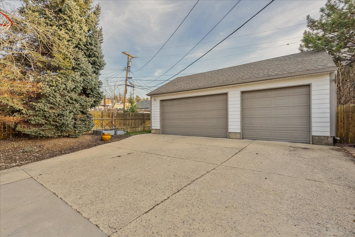 Rare 3 car garage