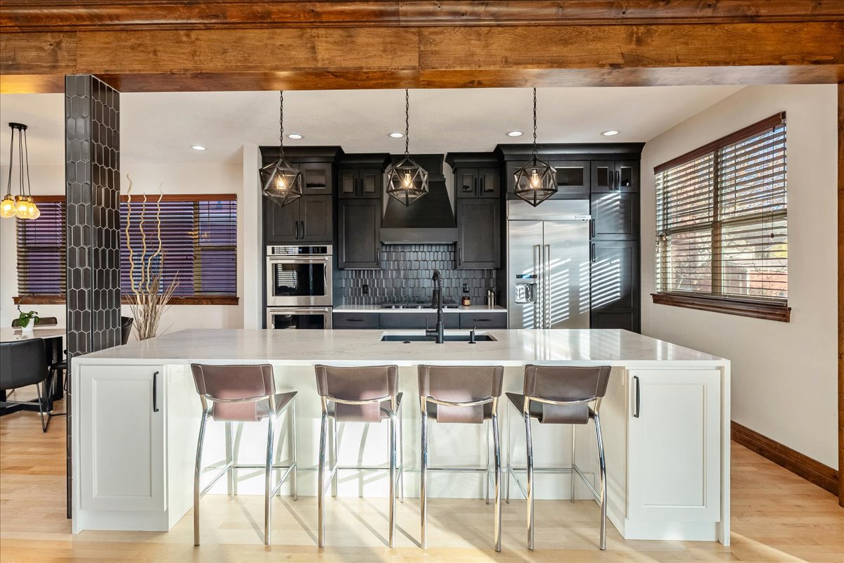 An expansive central island, designed as a stunning focal point with generous workspace and effortless entertaining appeal.