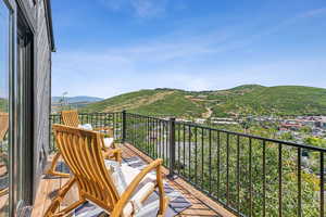Balcony featuring a mountain view