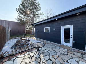 Detached studio guest house 896 sq ft. 1800/month help off set the mortgage