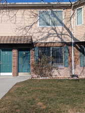 View of front of house featuring brick siding and a front lawn