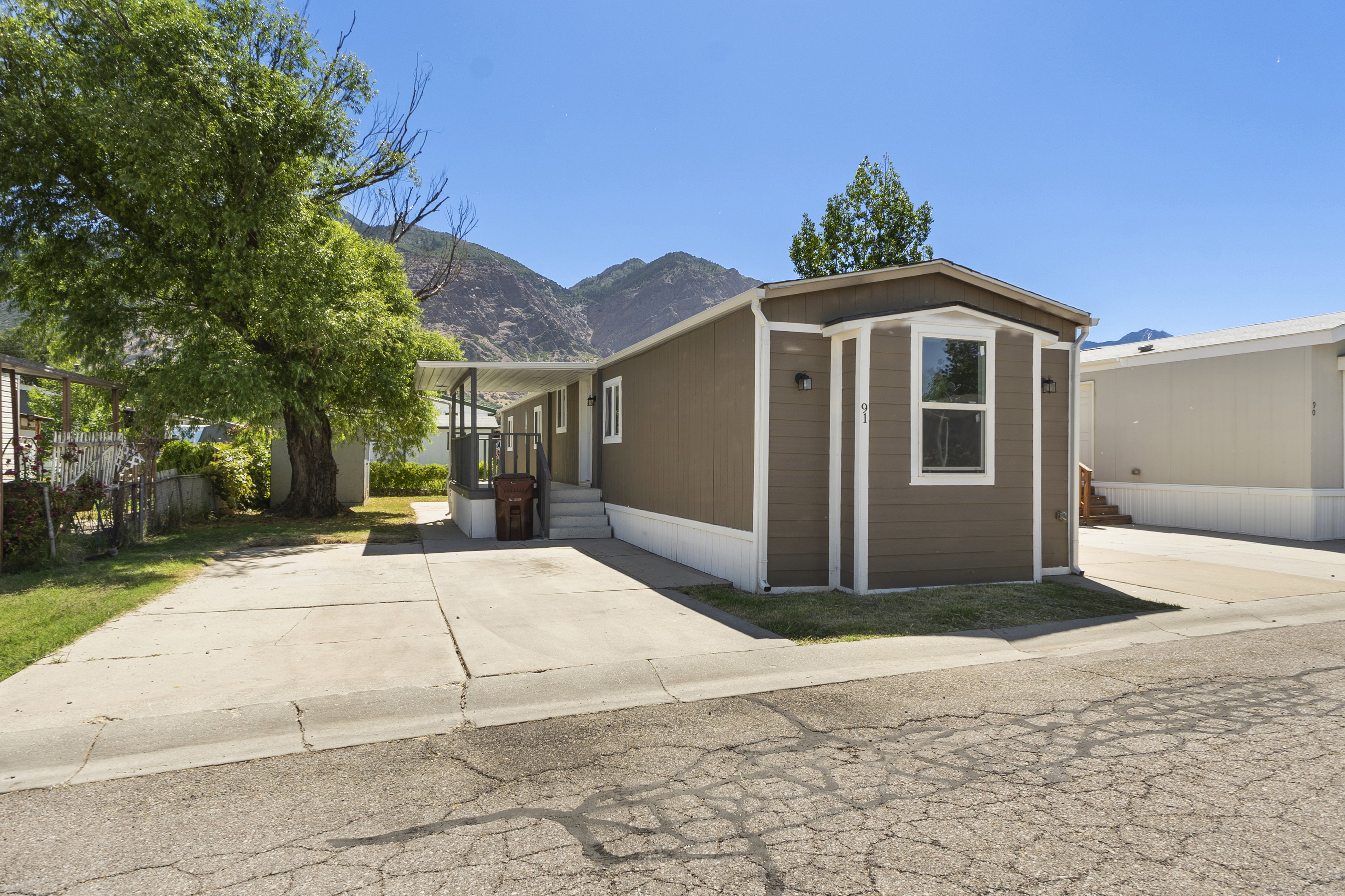 Manufactured / mobile home with a mountain view and a porch