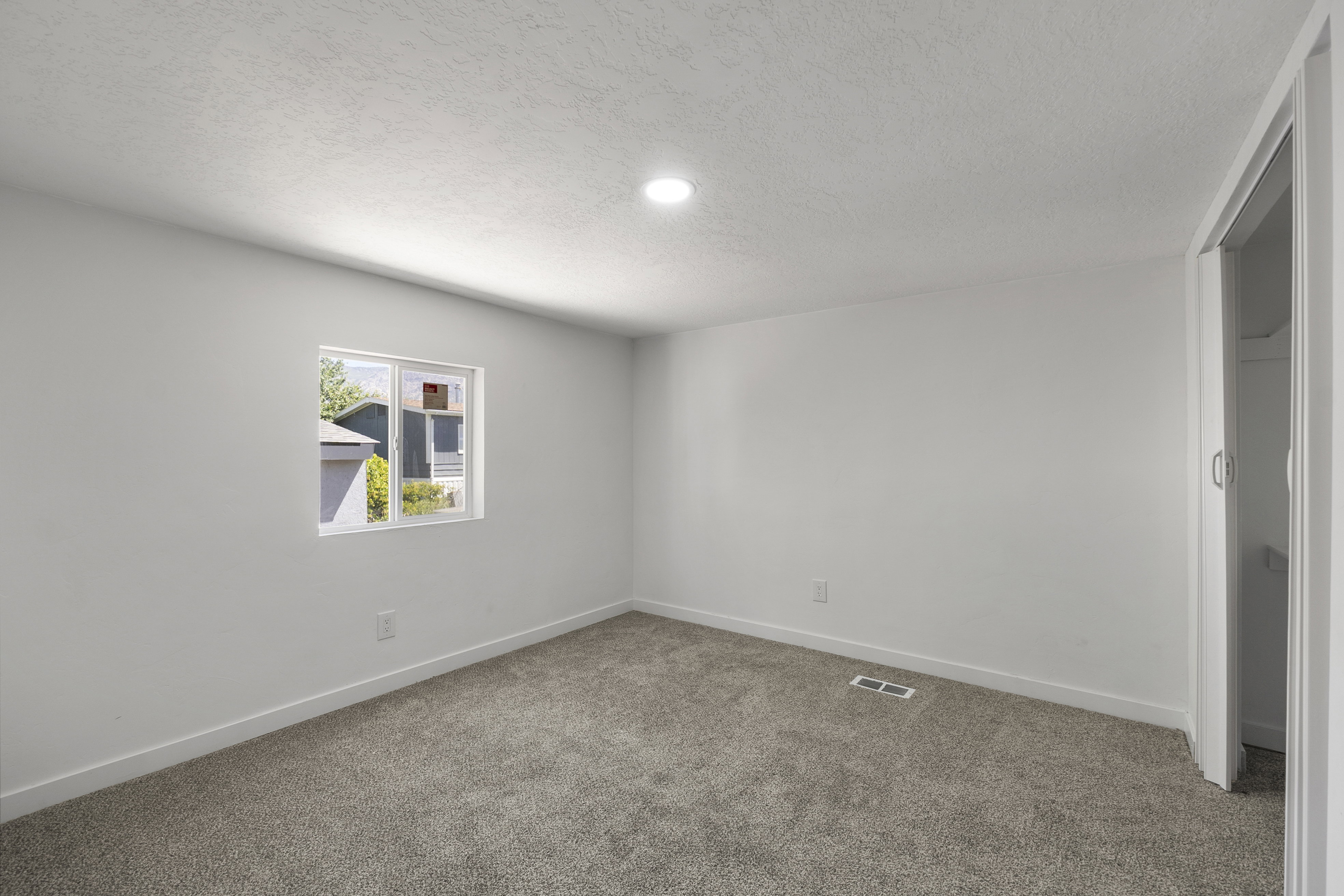 Unfurnished room featuring carpet and a textured ceiling