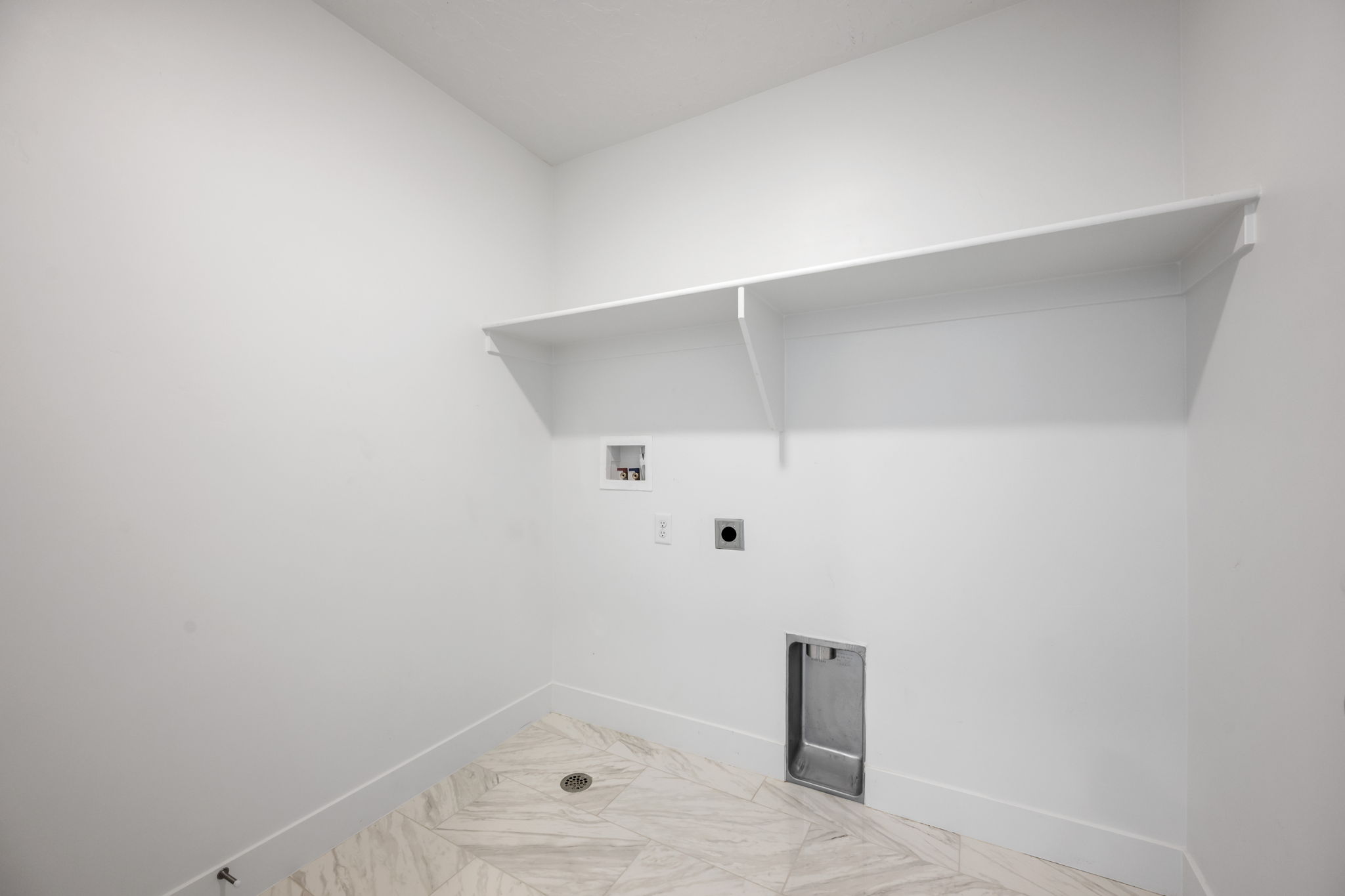 Washroom with hookup for a washing machine and electric dryer hookup