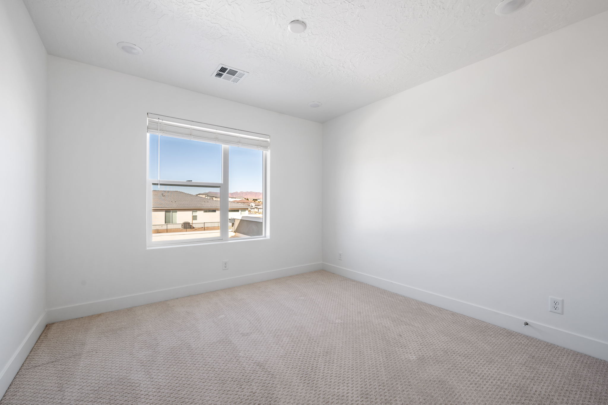 Spare room with carpet flooring and a textured ceiling