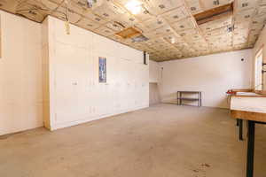 Miscellaneous room with concrete flooring