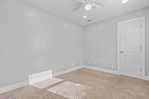 Unfurnished room with carpet and a ceiling fan