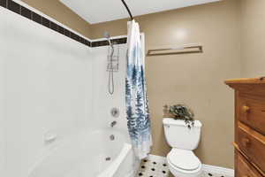 Full bath with shower / tub combo and toilet