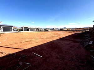 View of yard featuring a mountain view
