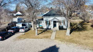 View of front facade with a front yard