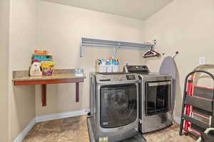 Laundry room featuring baseboards and independent washer and dryer
