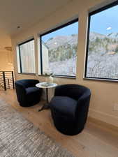 Living area with a mountain view and light wood finished floors