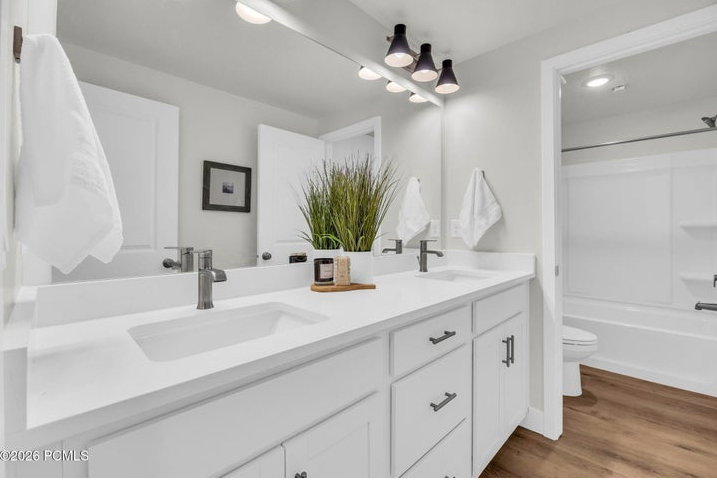 ADU Apartment: Interior photos are of a different home, but are the same model.