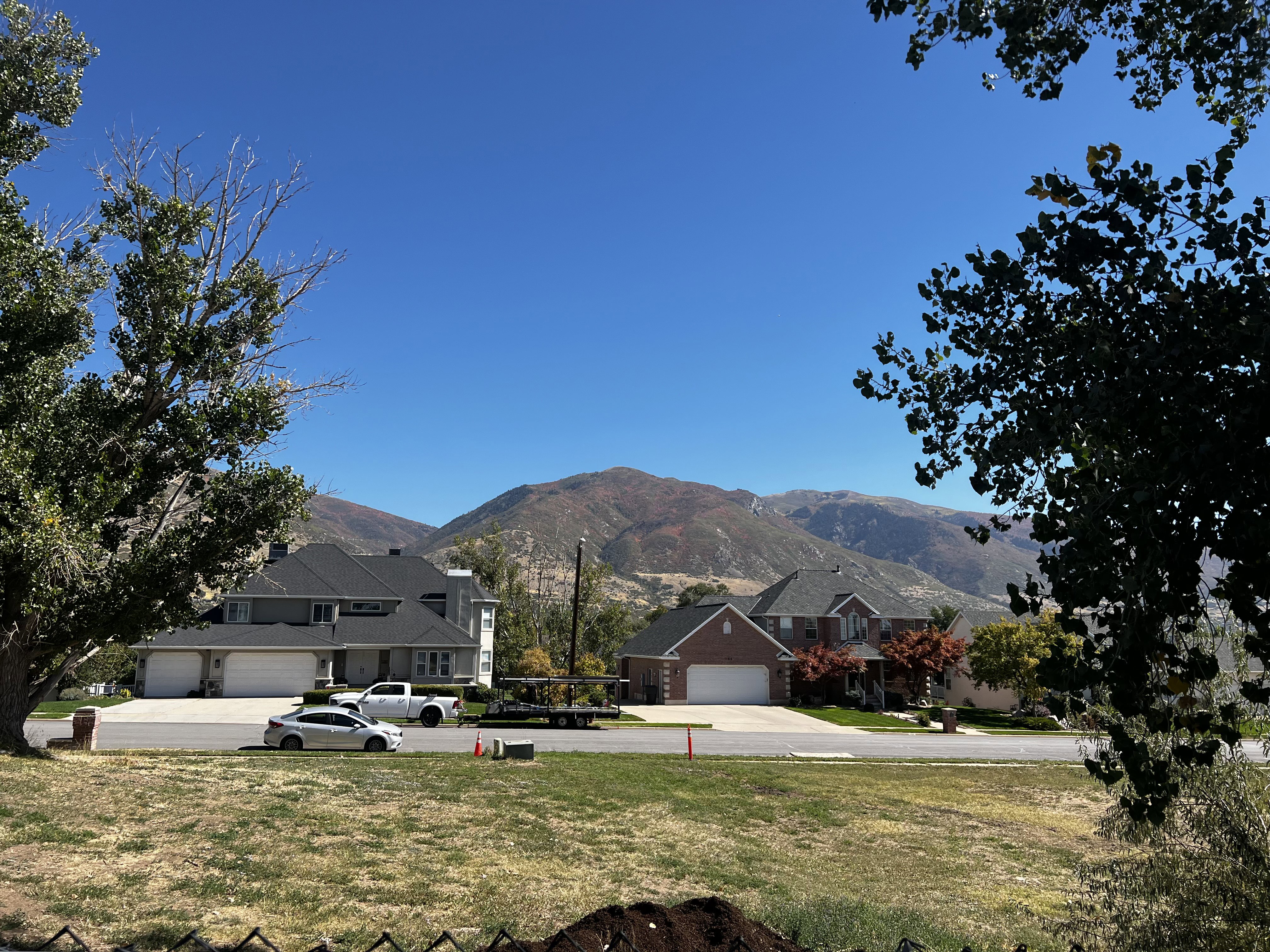 View of grassy yard with a mountain view and a residential view