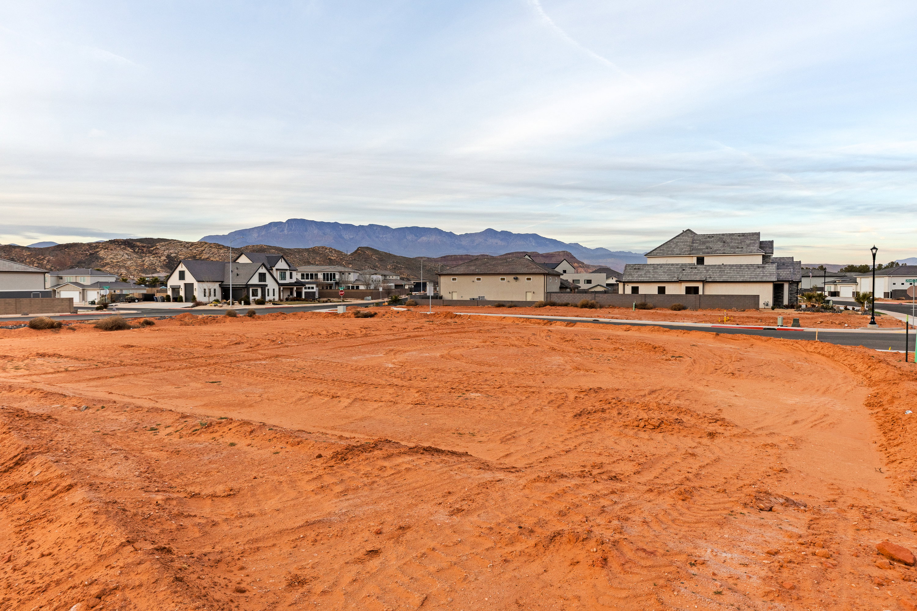 View of yard with a mountain view and a residential view