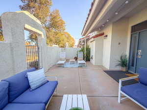 Enclosed Patio, furnishings included