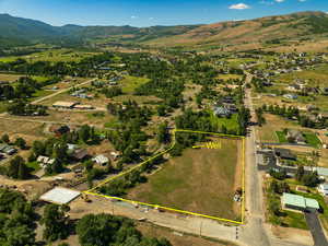 Aerial view of property's location featuring a mountainous background and property boundaries highlighted