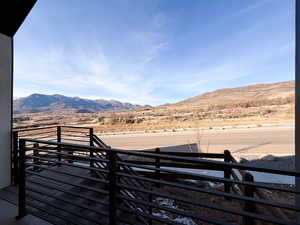 Balcony featuring a mountain view