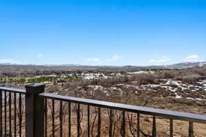 Balcony featuring a mountain view