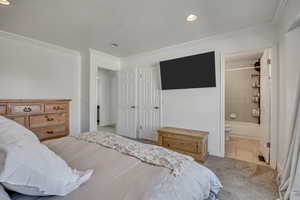 Primary Bedroom w/ en suite bath