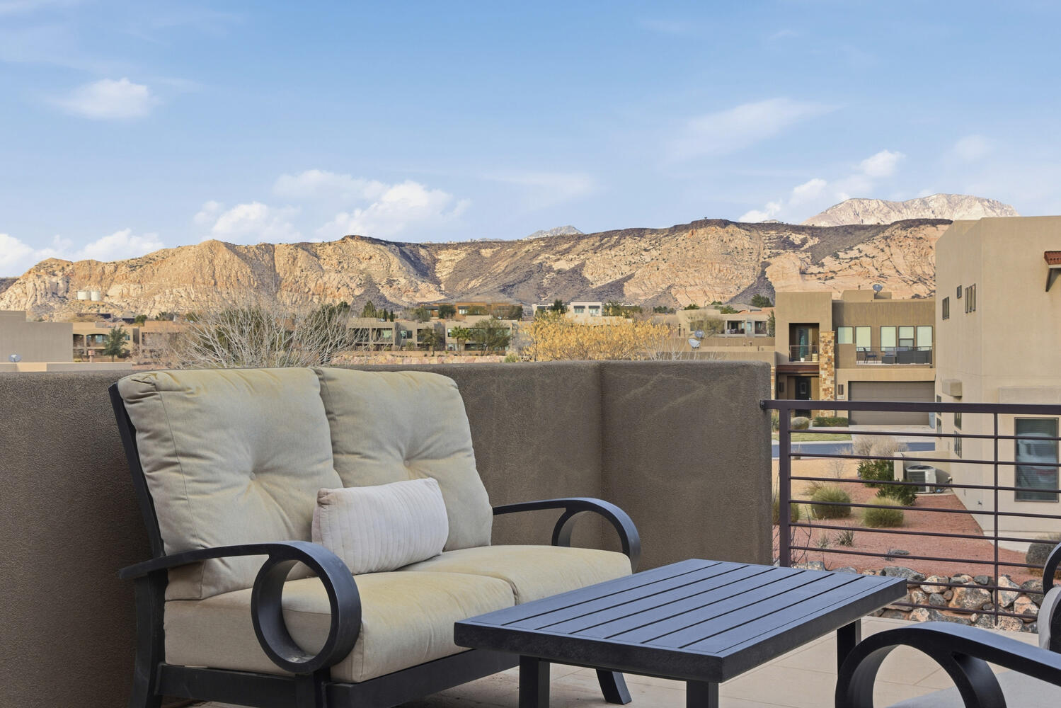 Balcony featuring a mountain view