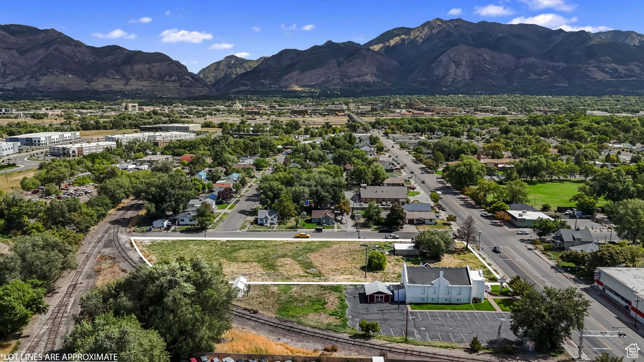 View of property location featuring a mountainous background and property parcel outlined