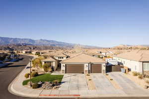 View of facade of home with Pine Mountain views.