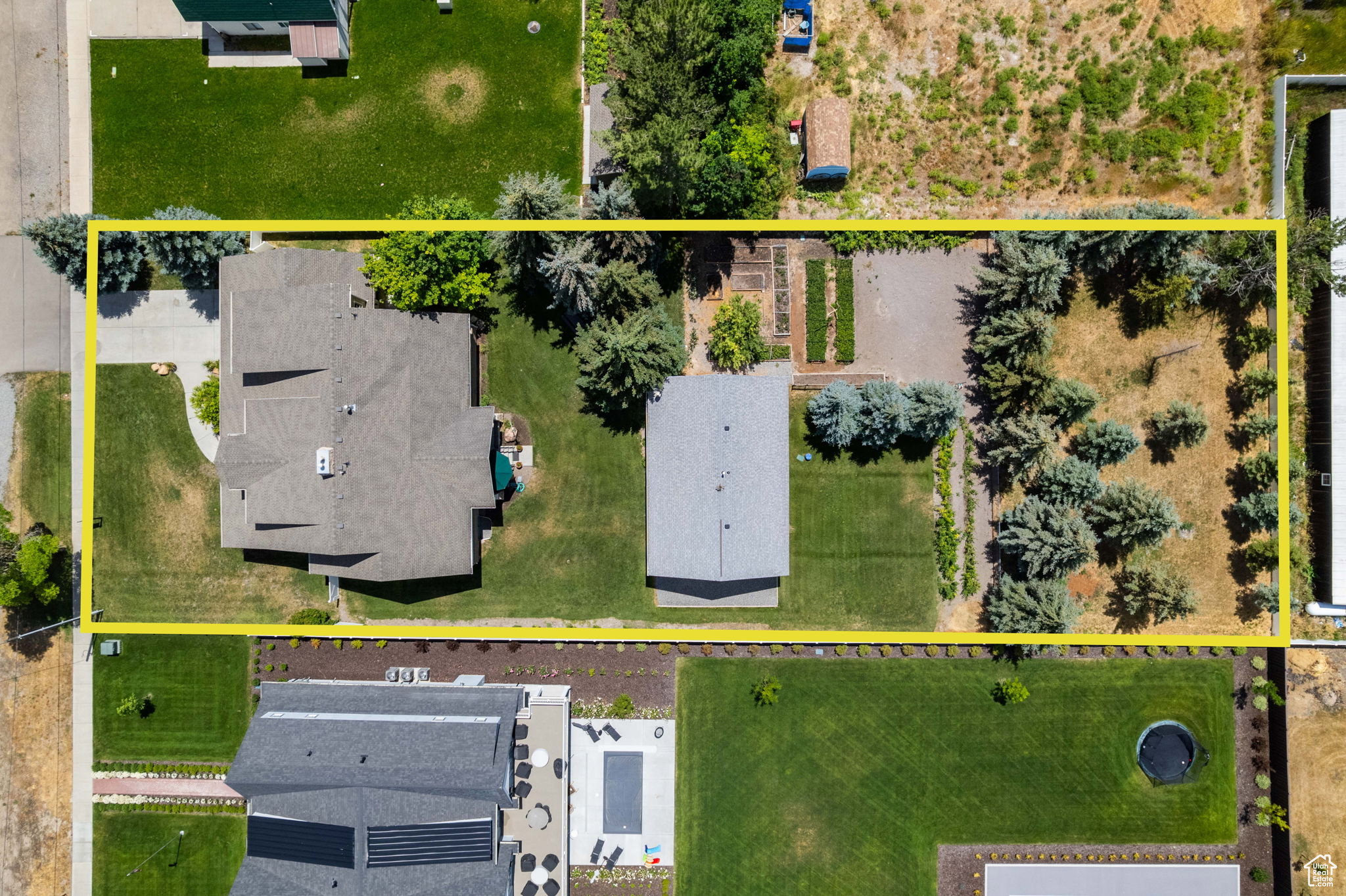 Aerial overview of property's location featuring property boundaries highlighted
