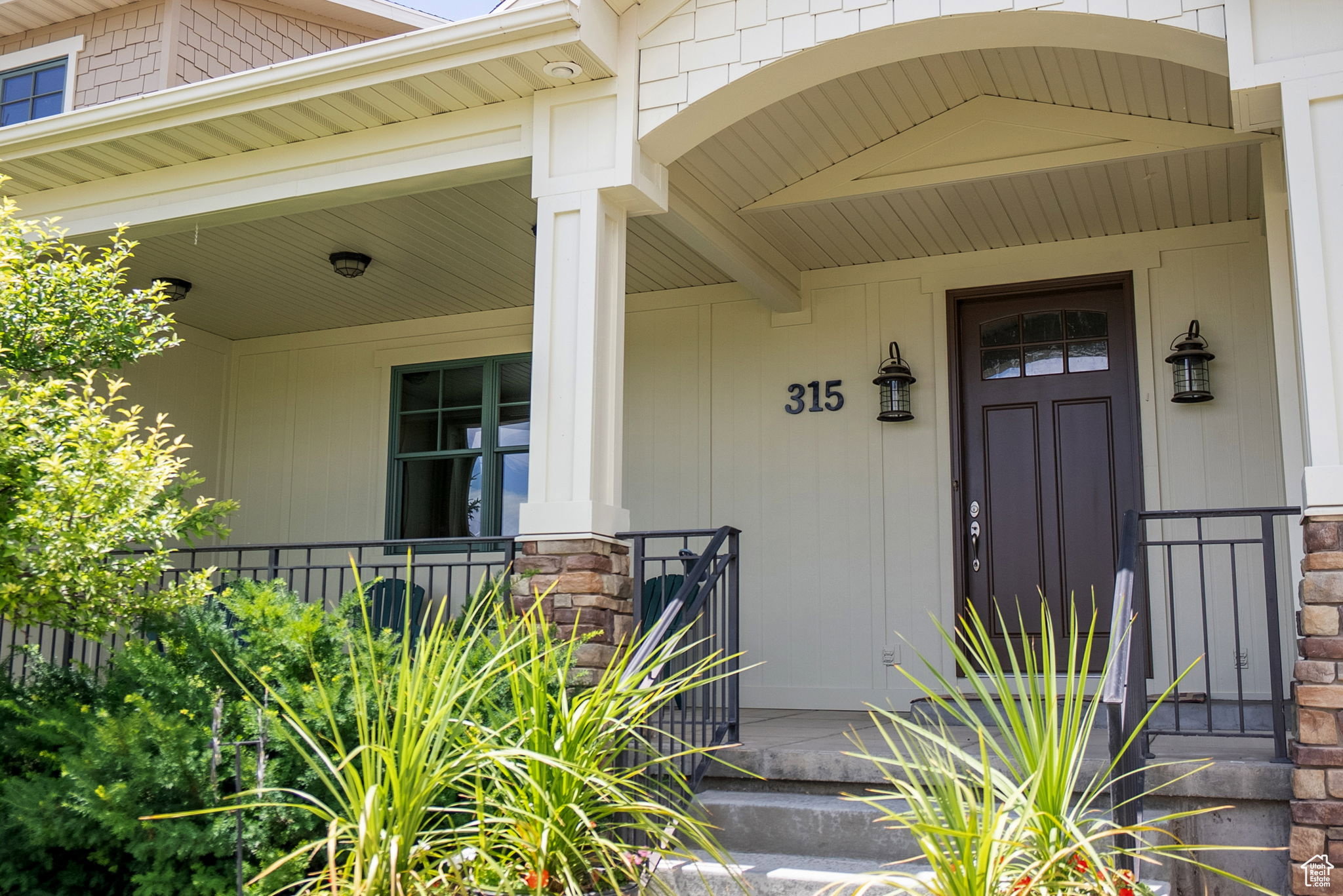 Property entrance with a porch