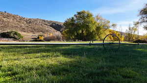 View of property's community with a mountain view