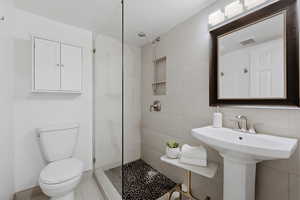 Bathroom featuring a tile shower