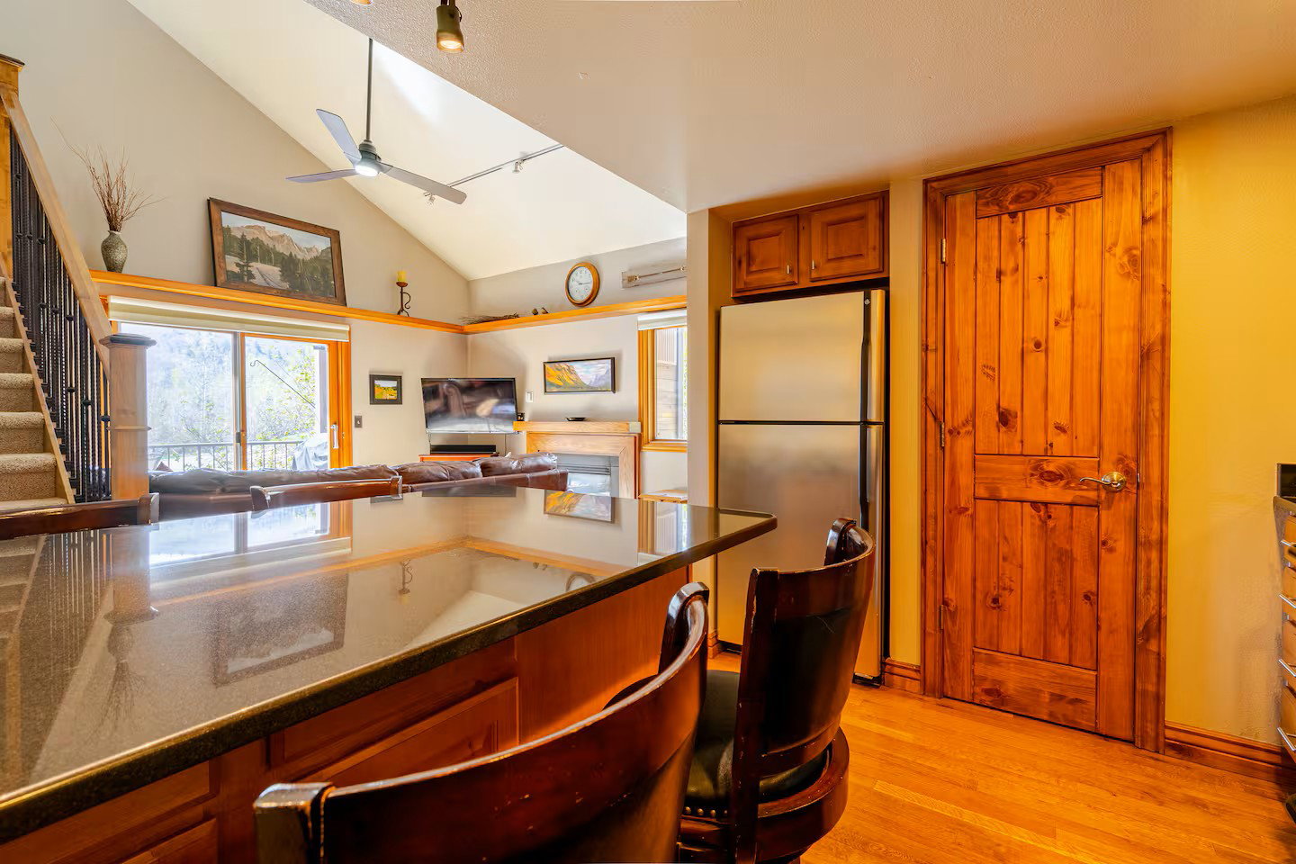 Large island, large pantry