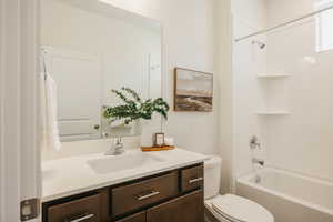 Full bath with vanity and washtub / shower combination