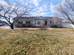 Ranch-style house featuring a front yard
