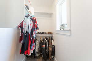 Walk in closet featuring carpet floors