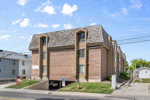 View of apartment building / complex