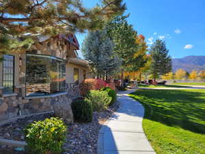 View of home's community with a mountain view