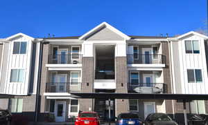 View of apartment building / complex