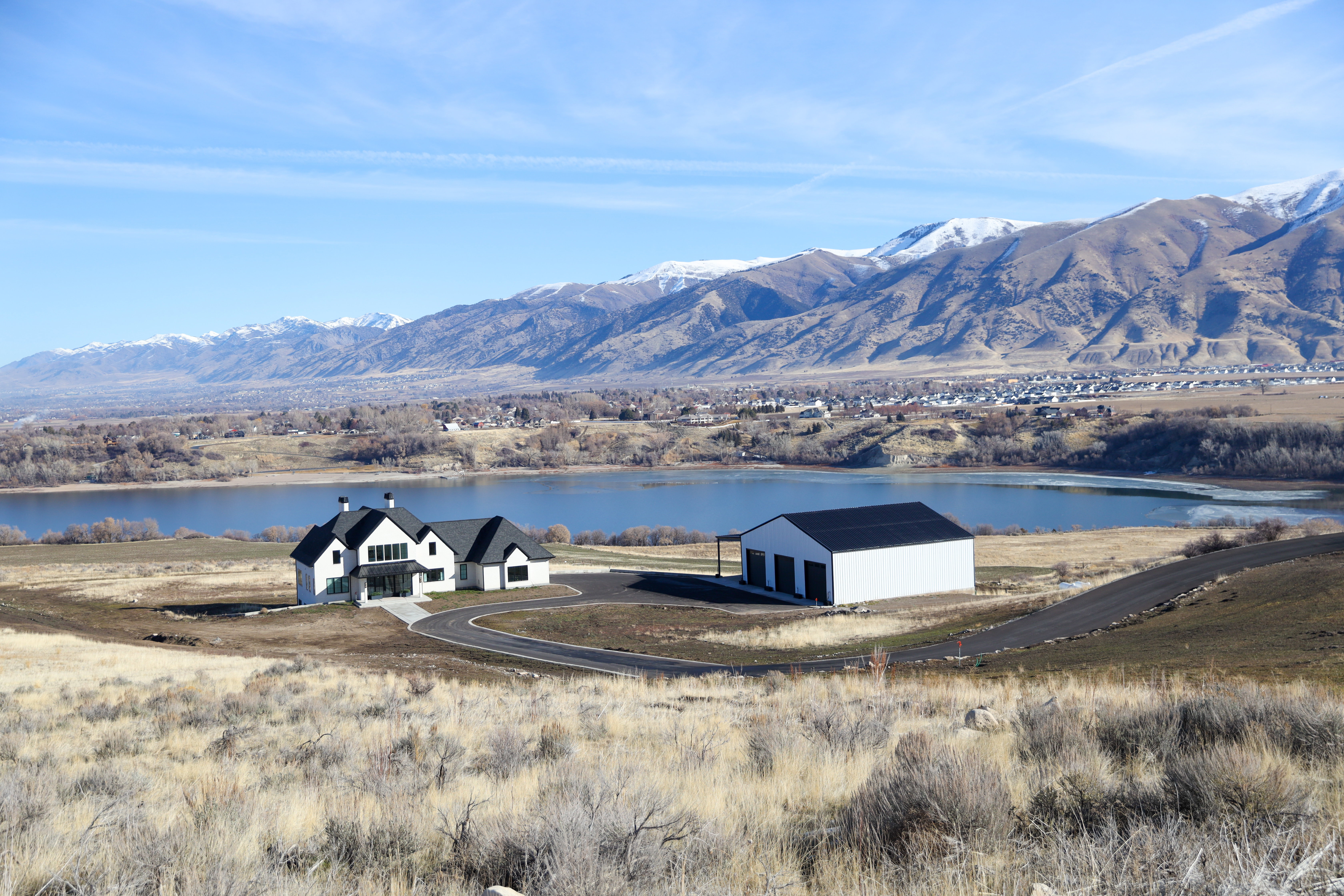 Overall view of property