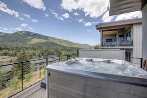 Balcony with a mountain view and a hot tub
