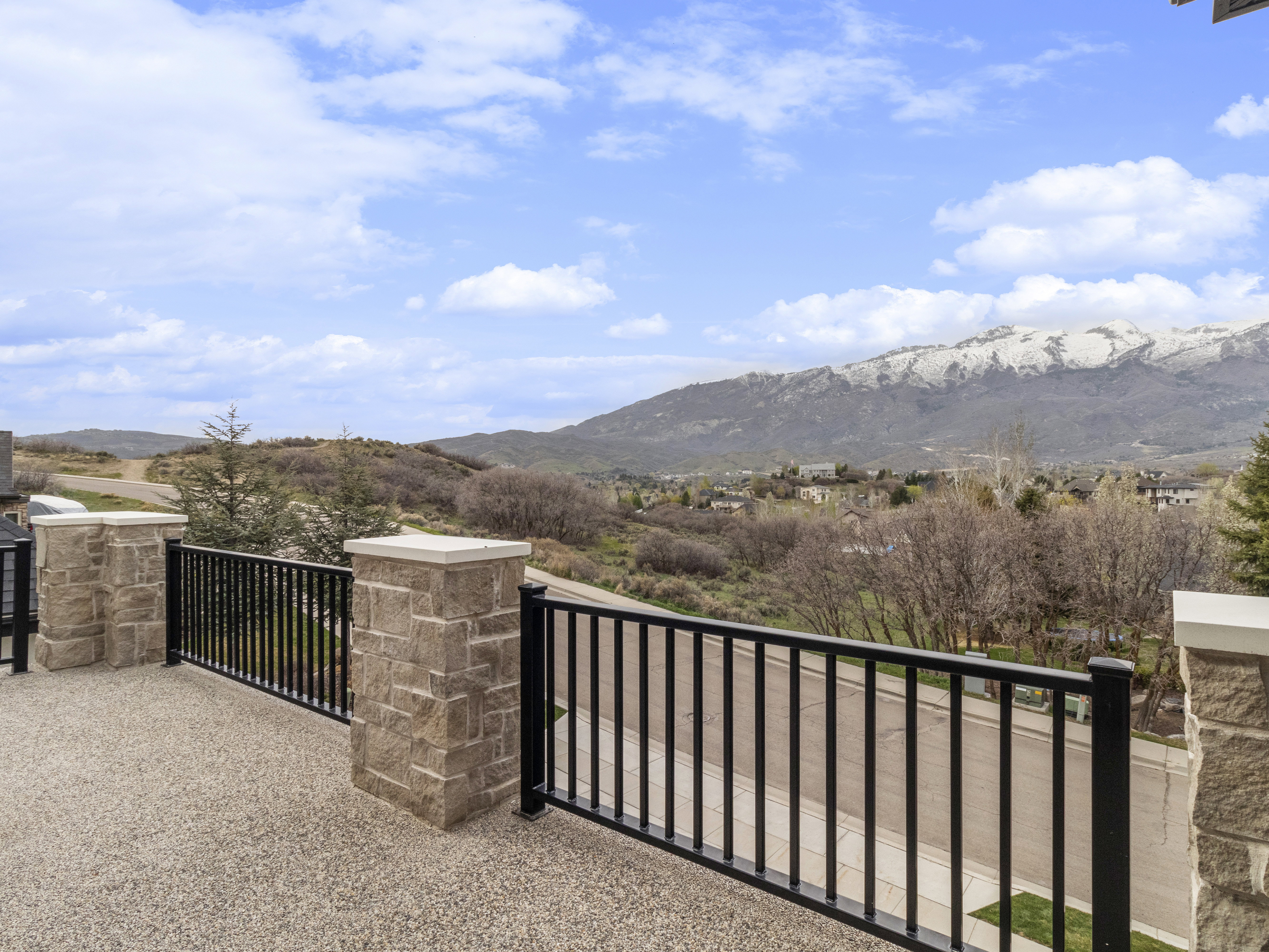 Gate with a mountain view and a balcony