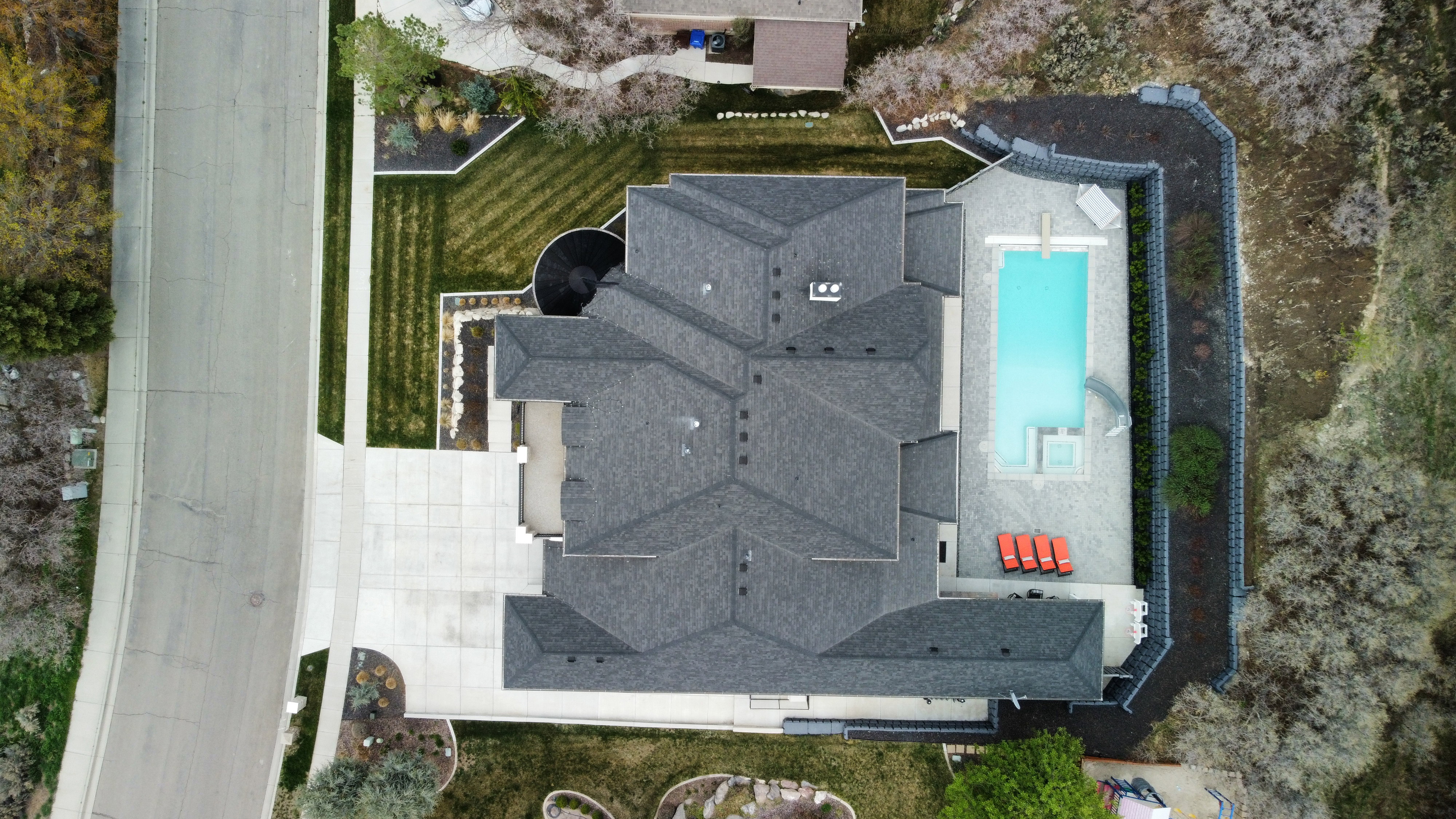 Bird's eye view of a pool area