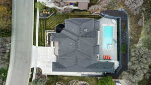 Bird's eye view of a pool area
