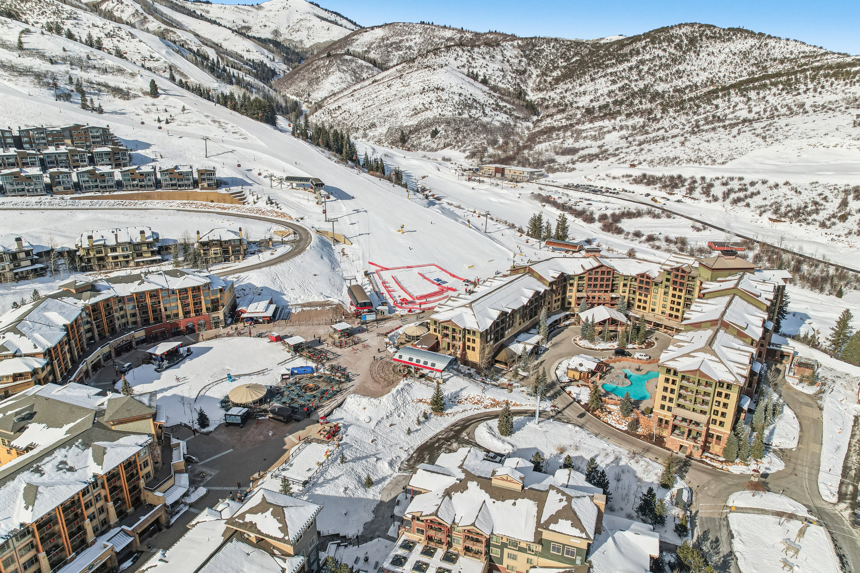 Snowy aerial view with a mountain view