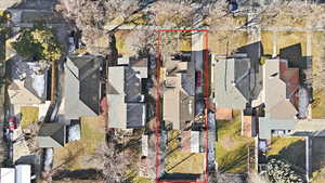 Aerial view of residential area featuring property parcel outlined