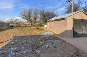 View of yard with a shed