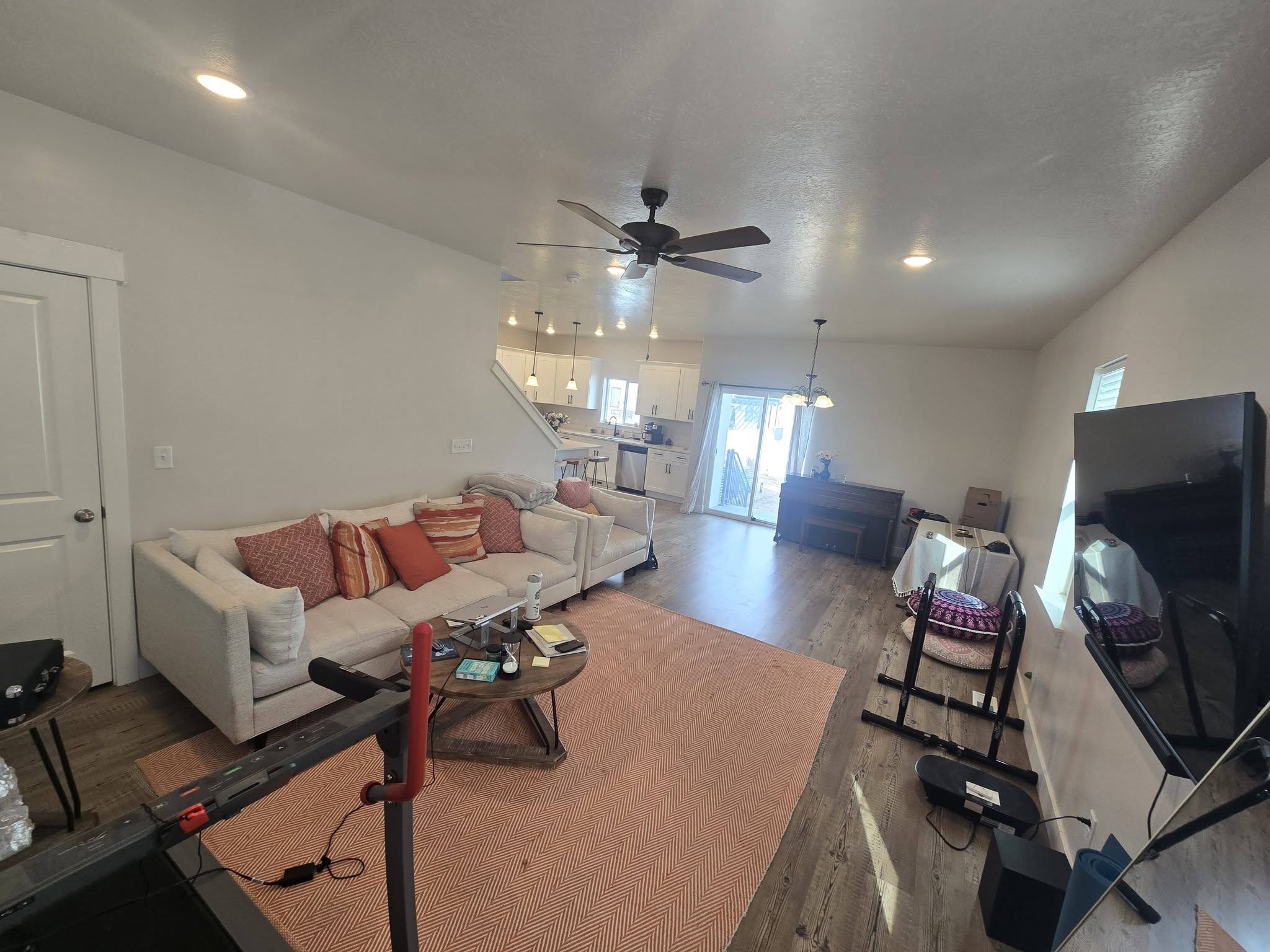 Living area featuring wood finished floors, ceiling fan, and recessed lighting